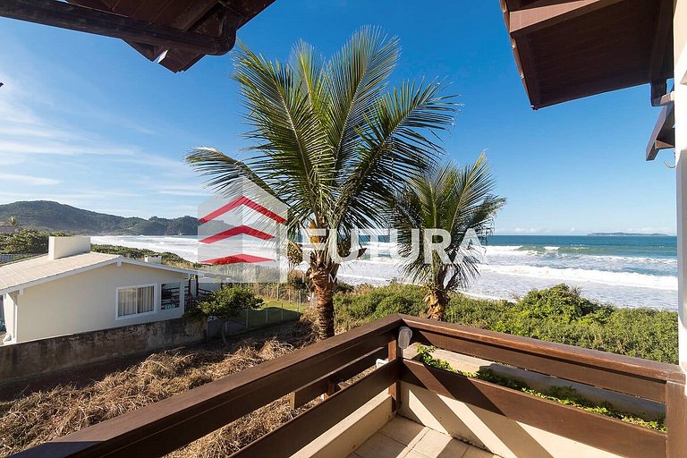 Casa Beira mar com 03 dormitórios - LC114F