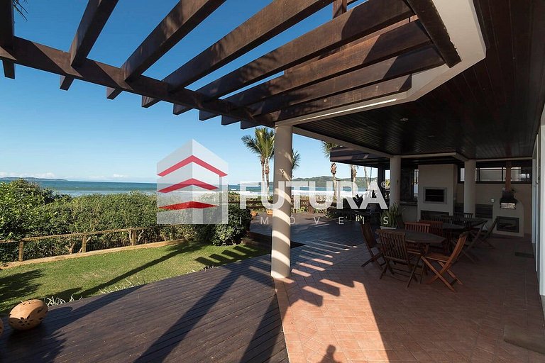 Casa Beira mar com 03 dormitórios - LC114F