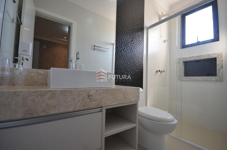 Apartamento com ampla vista para a praia;