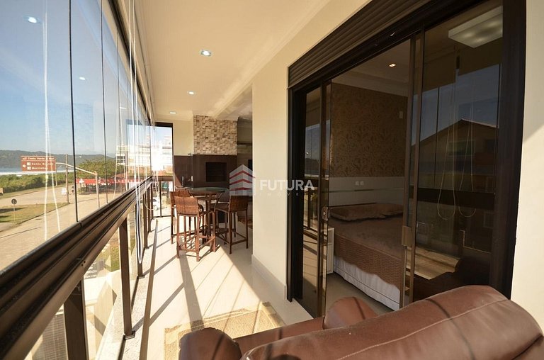 Apartamento com ampla vista para a praia;