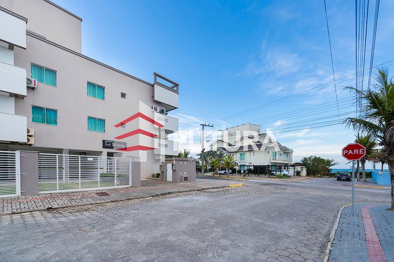 Duplex com 2 dormitórios a 50 mts da praia;