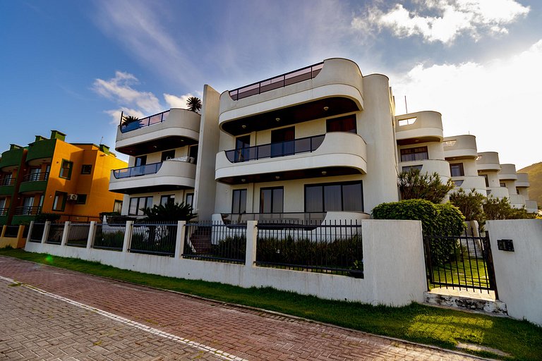 Maravilhoso triplex beira mar para aluguel Bombas