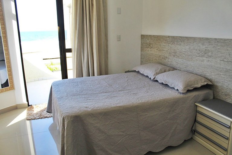 Apartamento 04 dormitórios, vista mar em Bombas