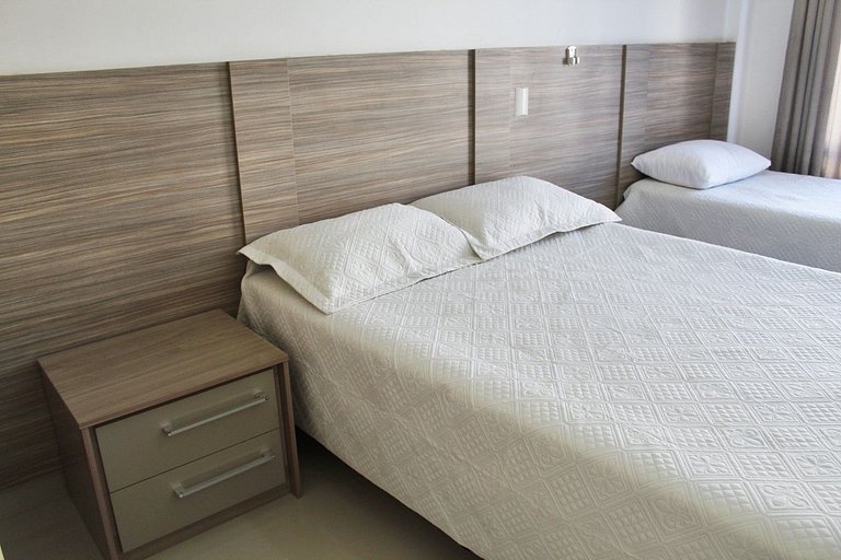 Apartamento 04 dormitórios, vista mar em Bombas