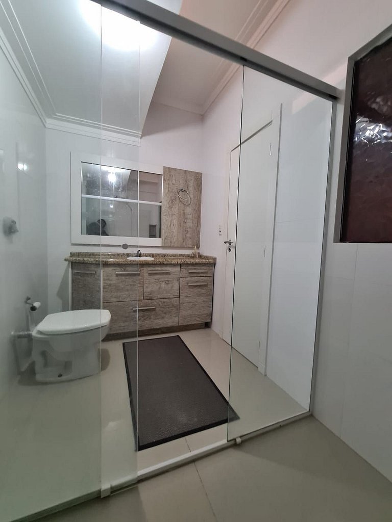Apartamento 04 dormitórios, vista mar em Bombas