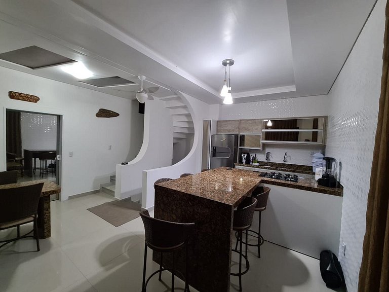 Apartamento 04 dormitórios, vista mar em Bombas
