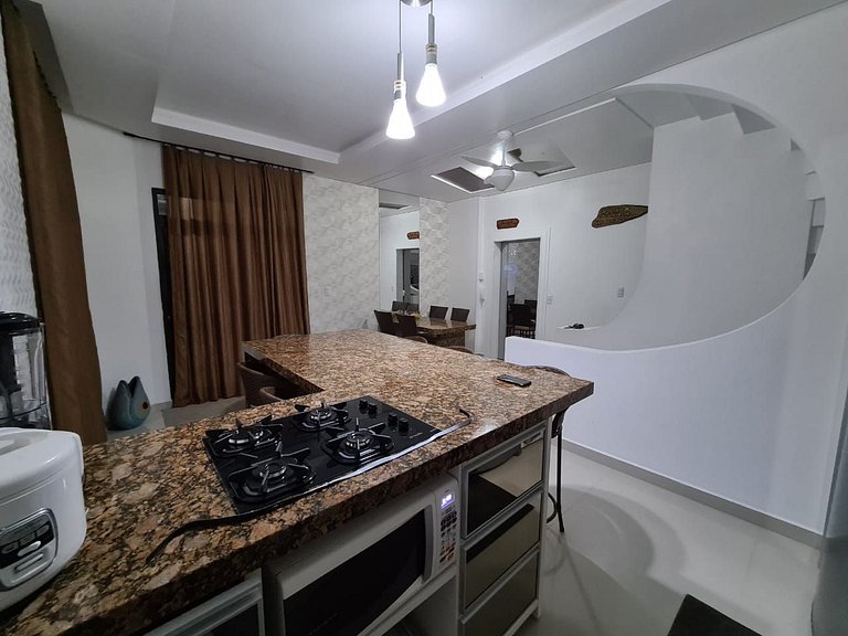 Apartamento 04 dormitórios, vista mar em Bombas