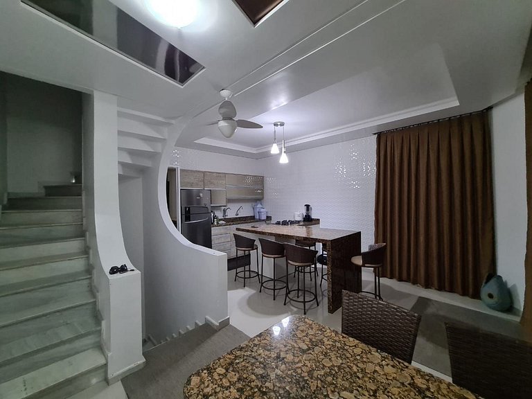 Apartamento 04 dormitórios, vista mar em Bombas