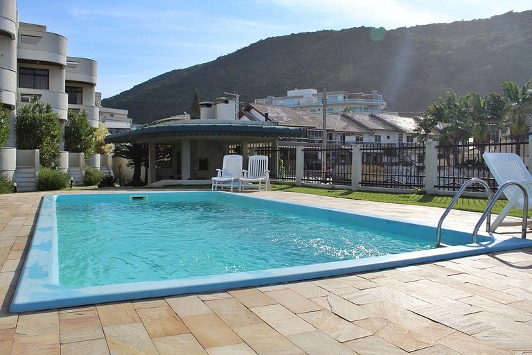 Apartamento 04 dormitórios, vista mar em Bombas