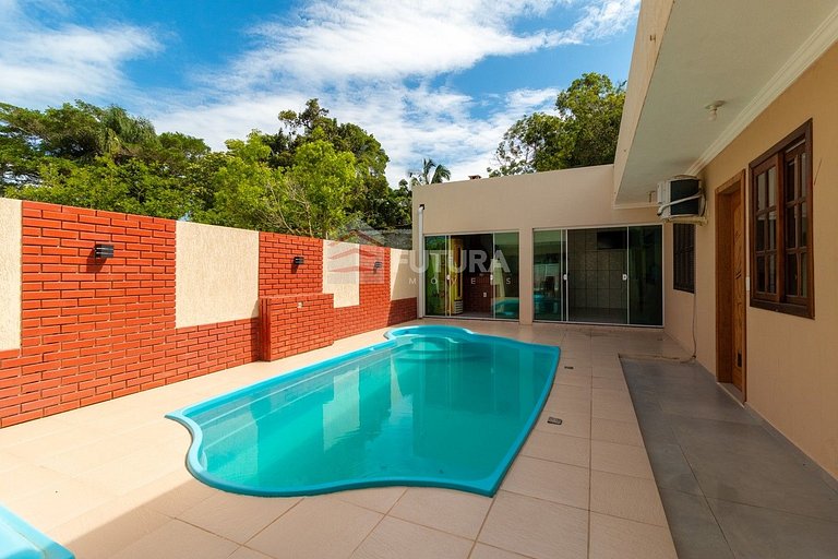 Casa com piscina  5 dormitórios - LC101F