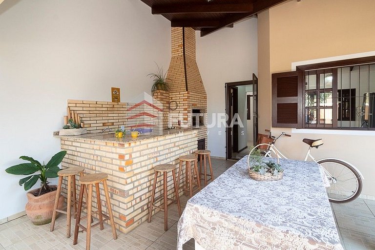 Casa com 3 dormitórios 1 MEZANINO em Mariscal - Código LC137