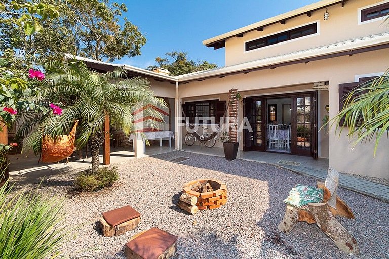CASA DE 4 DORMITÓRIOS EM MARISCAL - LC137F