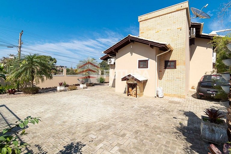Casa com 3 dormitórios 1 MEZANINO em Mariscal - Código LC137