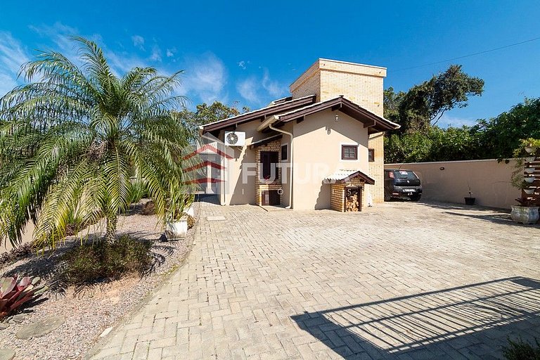 Casa com 3 dormitórios 1 MEZANINO em Mariscal - Código LC137
