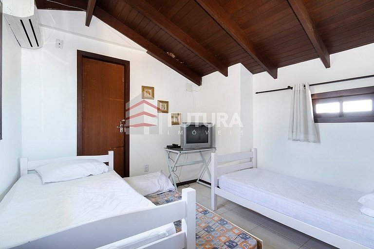 Casa com 3 dormitórios 1 MEZANINO em Mariscal - Código LC137