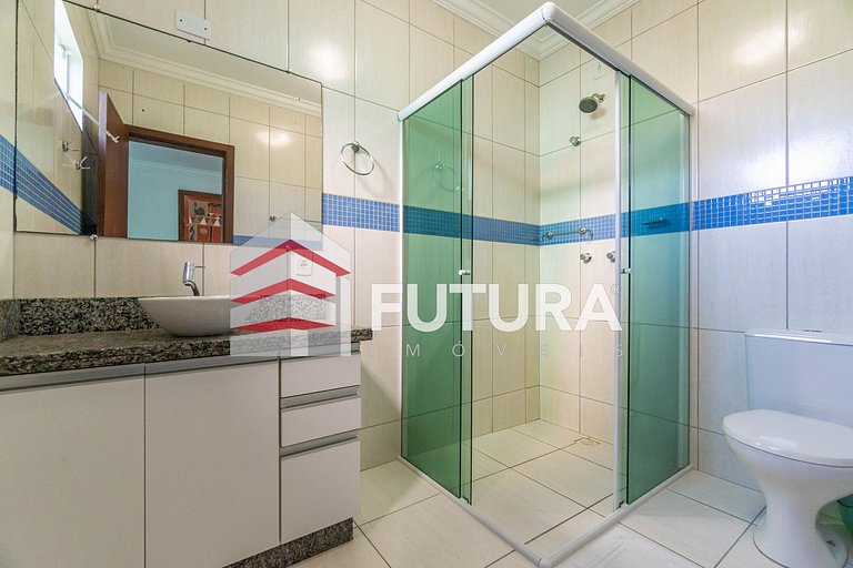 CASA COM 05 DORMITÓRIOS E PISCINA - LC142F