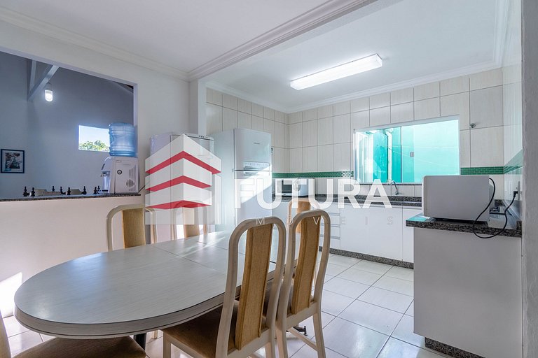 Casa com 6 dormitórios e piscina - Código LC142F