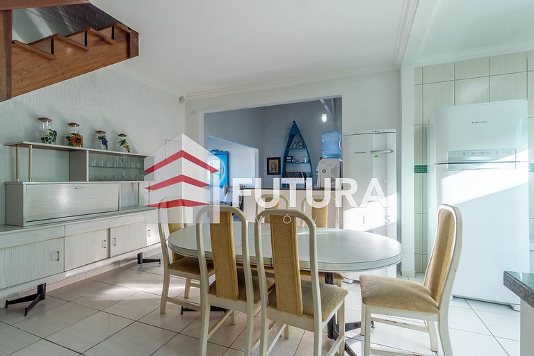 Casa com 6 dormitórios e piscina - Código LC142F