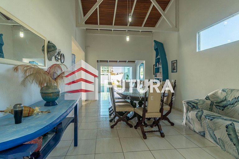 CASA COM 05 DORMITÓRIOS E PISCINA - LC142F