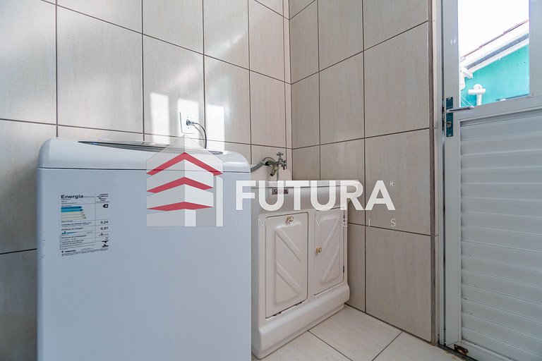 CASA COM 05 DORMITÓRIOS E PISCINA - LC142F