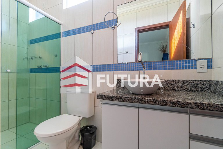 Casa com 6 dormitórios e piscina - Código LC142F