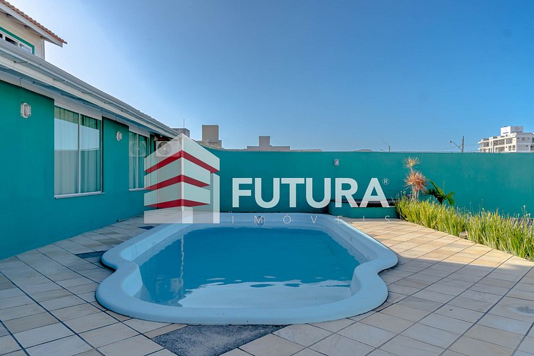 Casa com 6 dormitórios e piscina - Código LC142F