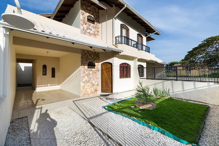Excelente casa para temporada em Bombas