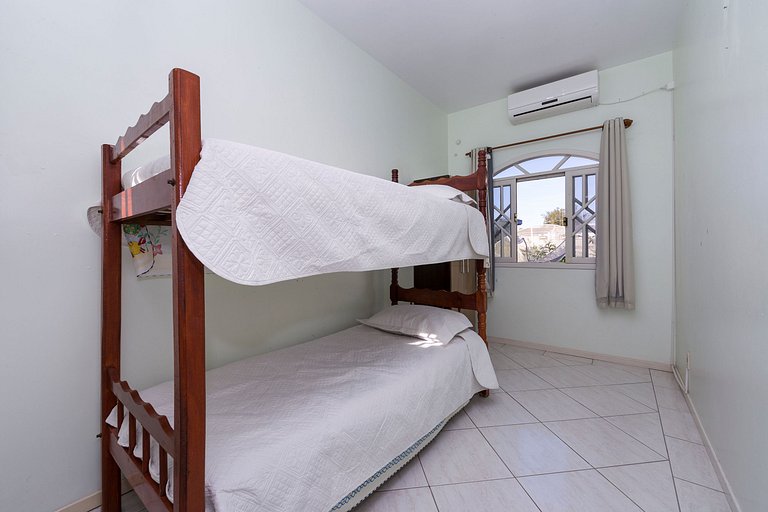Casa 4 quartos para aluguel de temporada em Bombas