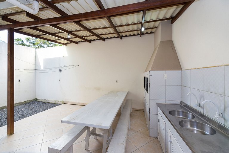 Casa 4 quartos para aluguel de temporada em Bombas