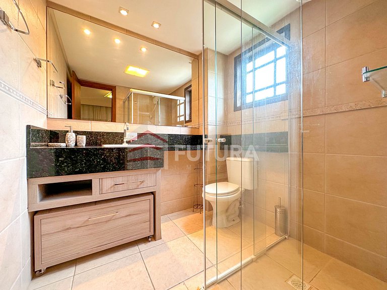 SOBRADO TRIPLEX COM PISCINA - LC001EF