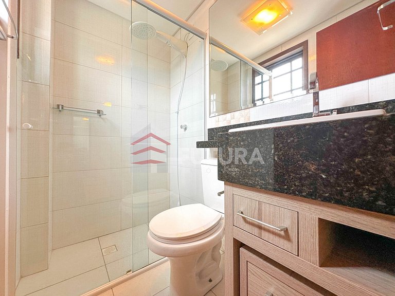 SOBRADO TRIPLEX COM PISCINA - LC001EF
