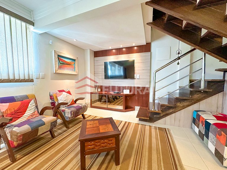 SOBRADO TRIPLEX COM PISCINA - LC001EF