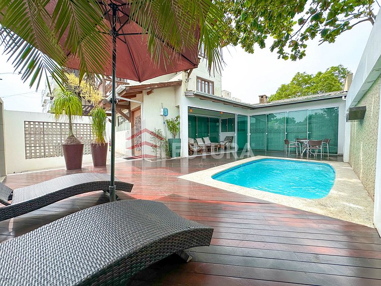 SOBRADO TRIPLEX COM PISCINA - LC001EF