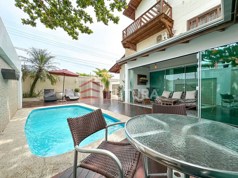 SOBRADO TRIPLEX COM PISCINA - LC001EF