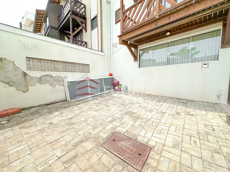 SOBRADO TRIPLEX COM PISCINA - LC001EF