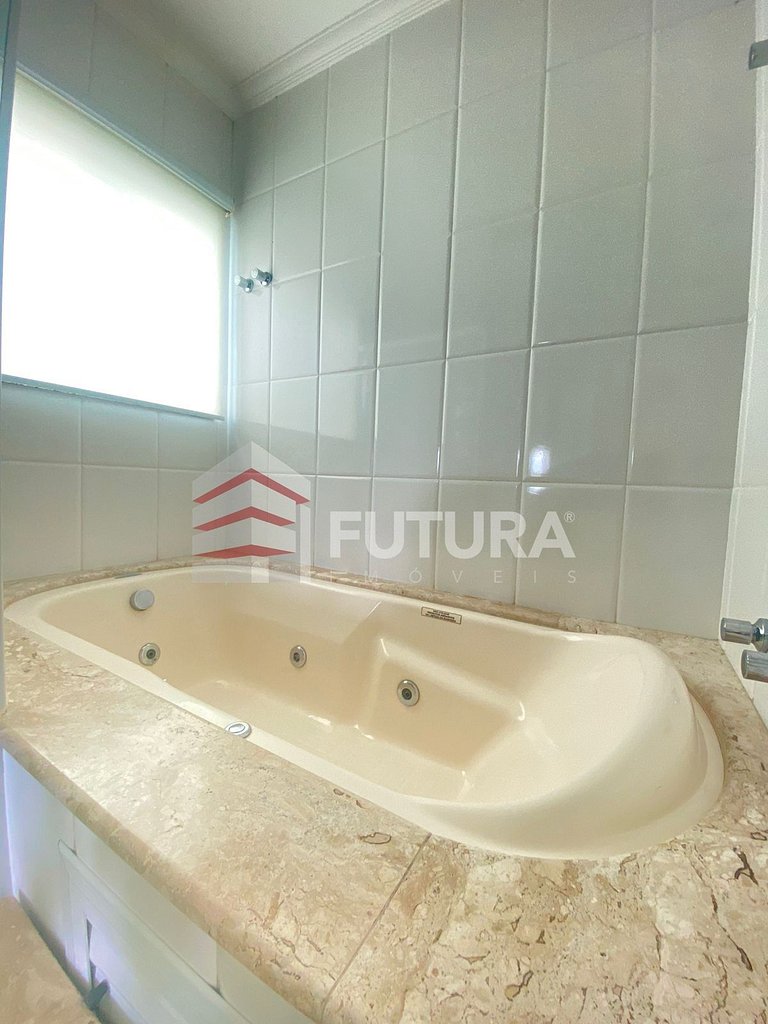 CASA COM PISCINA E 04 SUÍTES - LC111F