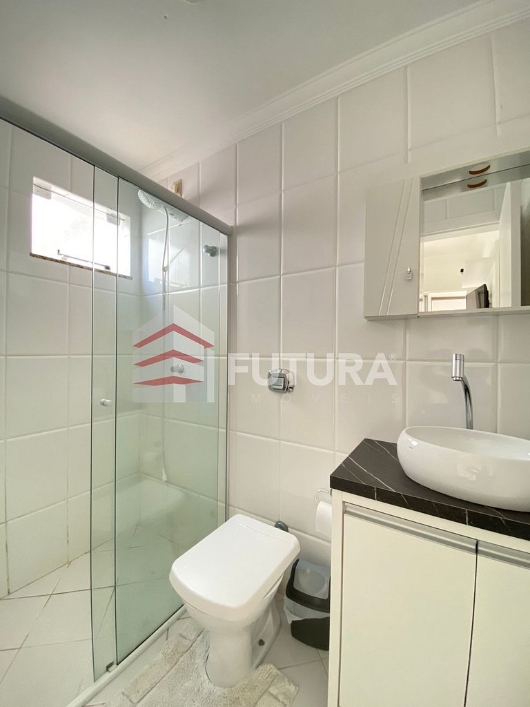 CASA COM PISCINA E 04 SUÍTES - LC111F