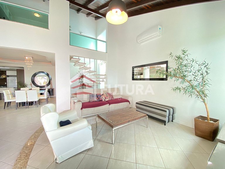 CASA COM PISCINA E 04 SUÍTES - LC111F