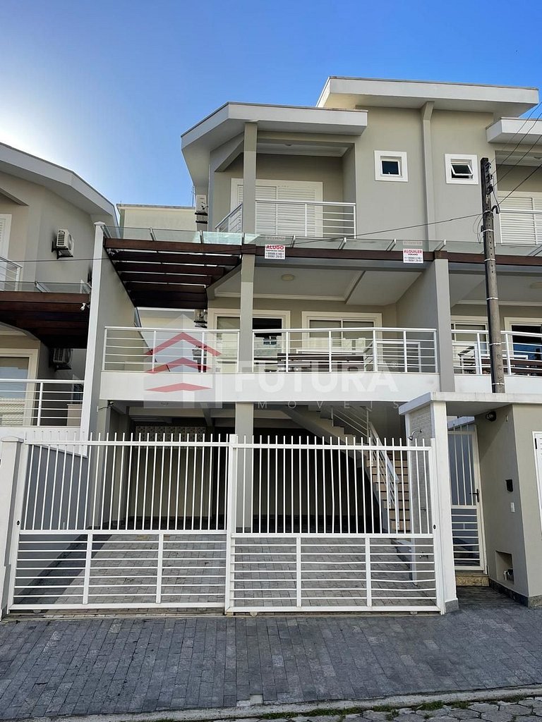 Aluguel de Temporada em Bombinhas – Sobrado Triplex  com 2 D