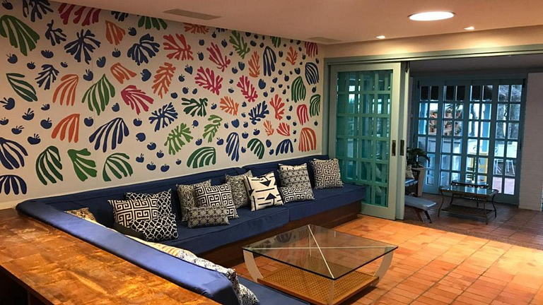 Aluguel de Temporada Beira Mar em Bombinhas – Casa com 5 suí