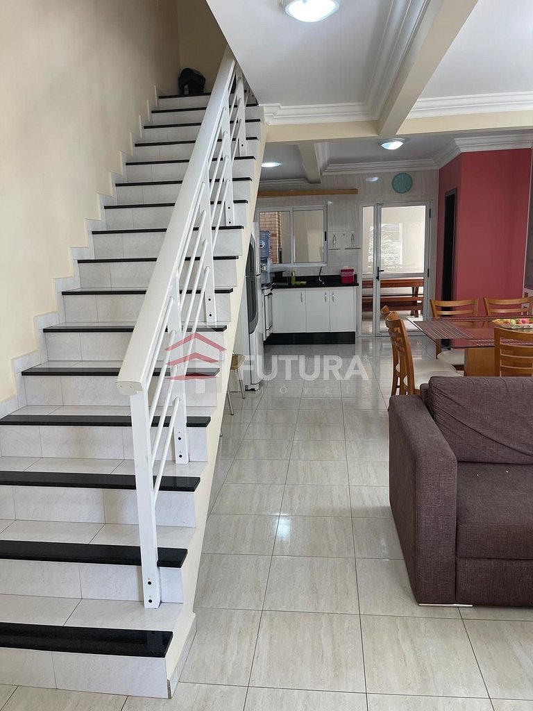 Sobrado Triplex 03 dormitórios em Bombas
