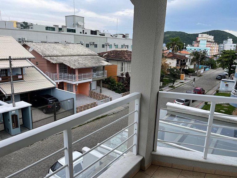 Aluguel de Temporada em Bombinhas – Sobrado Triplex com 3 Do