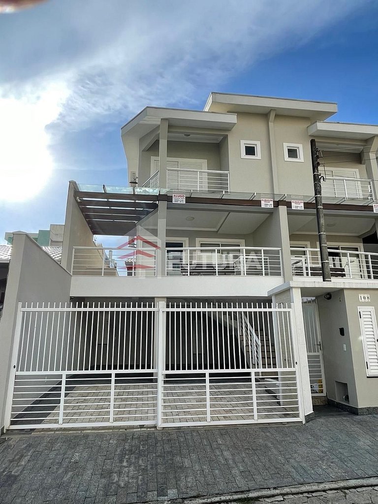 Aluguel de Temporada em Bombinhas – Sobrado Triplex com 3 Do