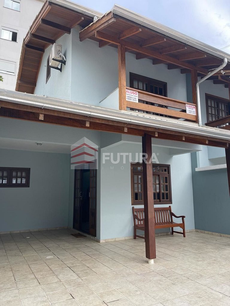 Aluguel de Temporada em Bombinhas – Sobrado Triplex  com 2 D