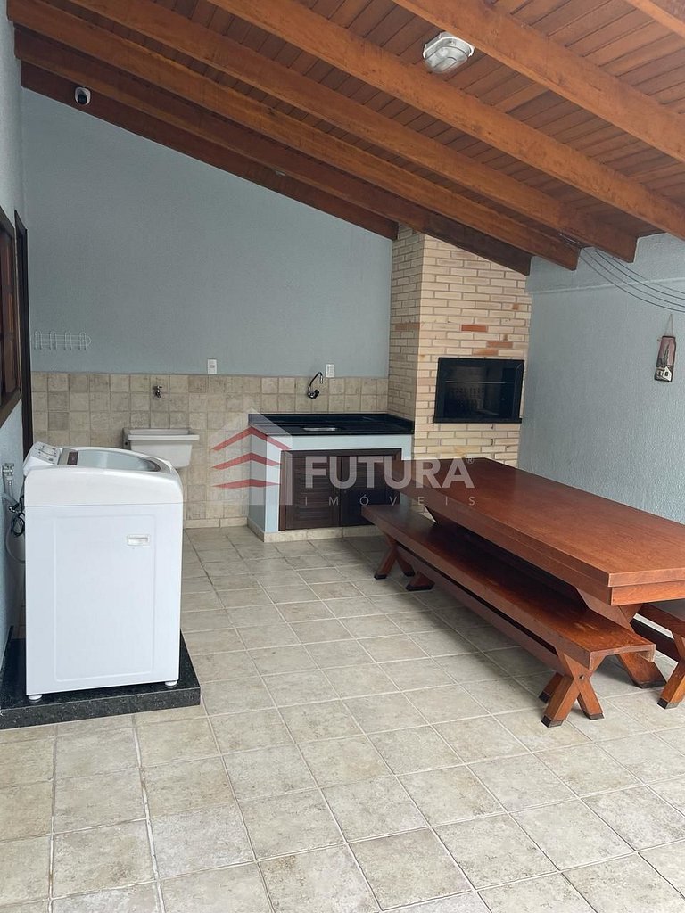 Aluguel de Temporada em Bombinhas – Sobrado Triplex  com 2 D