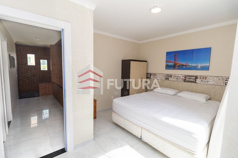 CASA COM PISCINA E 03 DORMITÓRIOS - LC118F