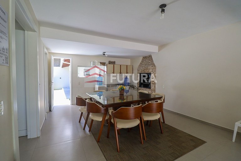 CASA COM PISCINA E 03 DORMITÓRIOS - LC118F