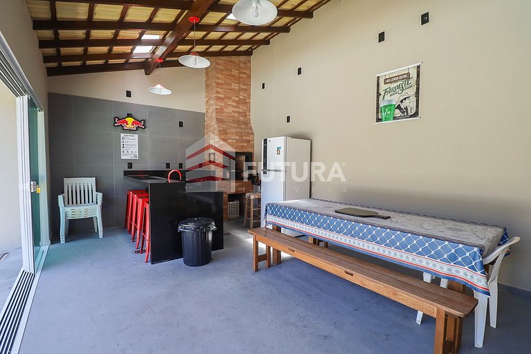 CASA COM PISCINA E 03 DORMITÓRIOS - LC118F