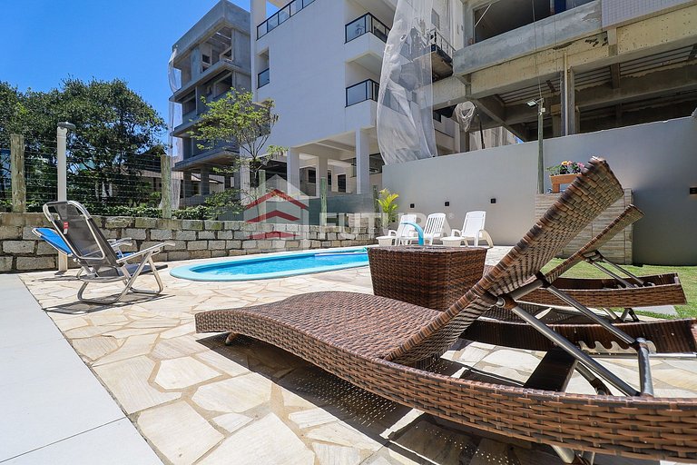 CASA COM PISCINA E 03 DORMITÓRIOS - LC118F