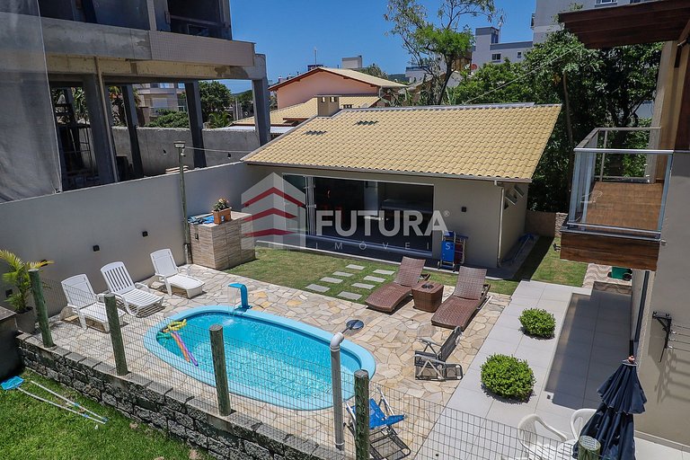 CASA COM PISCINA E 03 DORMITÓRIOS - LC118F
